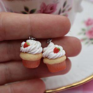Aardbeien slagroom cupcake oorhangers