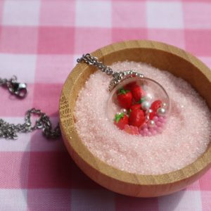 Aardbeien ketting met mini aardbeitjes